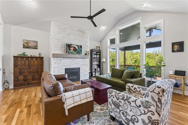 8695 NW 74th Street, Kansas City, MO 64152