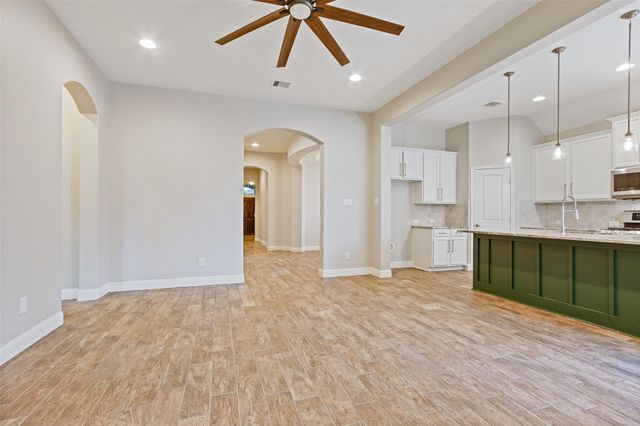 3556 Woods Estates Drive, Conroe, TX 77304