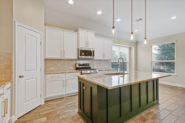 3556 Woods Estates Drive, Conroe, TX 77304