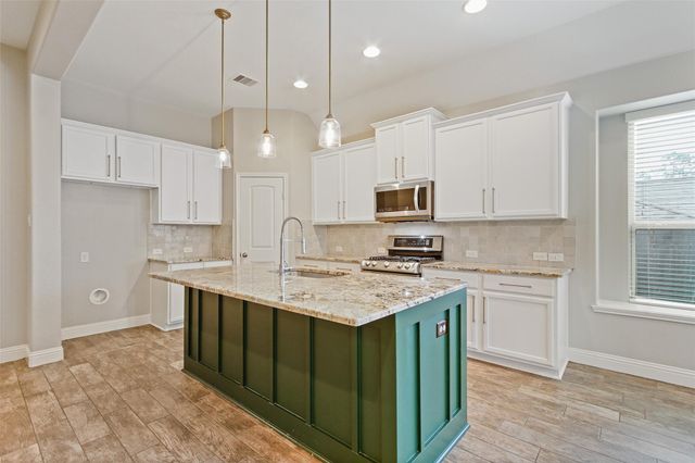 3556 Woods Estates Drive, Conroe, TX 77304