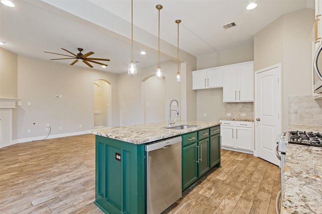 3556 Woods Estates Drive, Conroe, TX 77304