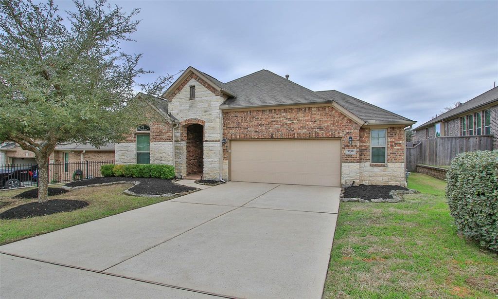 3556 Woods Estates Drive, Conroe, TX 77304