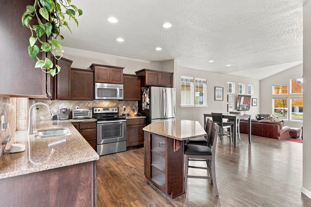 9206 N Rosebury Ln, Spokane, WA 99208 photo 3