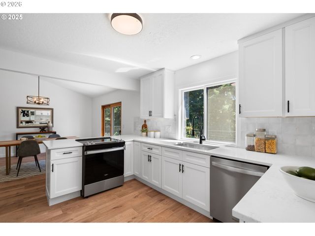 2 FALSTAFF St, Lake Oswego, OR 97035