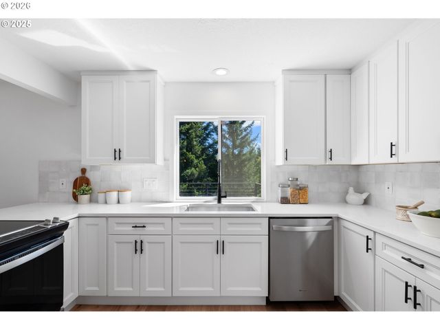 2 FALSTAFF St, Lake Oswego, OR 97035