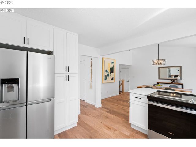 2 FALSTAFF St, Lake Oswego, OR 97035