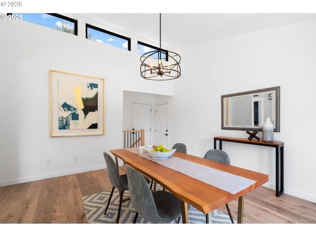 2 FALSTAFF St, Lake Oswego, OR 97035