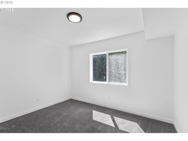 2 FALSTAFF St, Lake Oswego, OR 97035