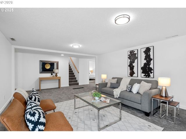 2 FALSTAFF St, Lake Oswego, OR 97035