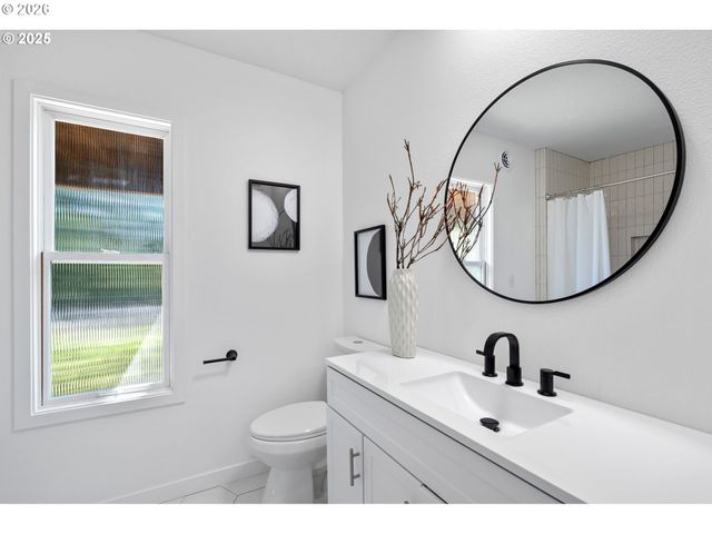 2 FALSTAFF St, Lake Oswego, OR 97035