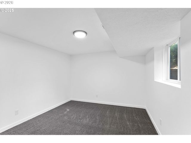 2 FALSTAFF St, Lake Oswego, OR 97035