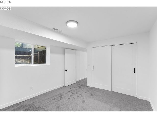 2 FALSTAFF St, Lake Oswego, OR 97035