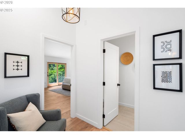 2 FALSTAFF St, Lake Oswego, OR 97035