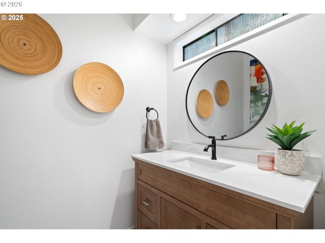 2 FALSTAFF St, Lake Oswego, OR 97035