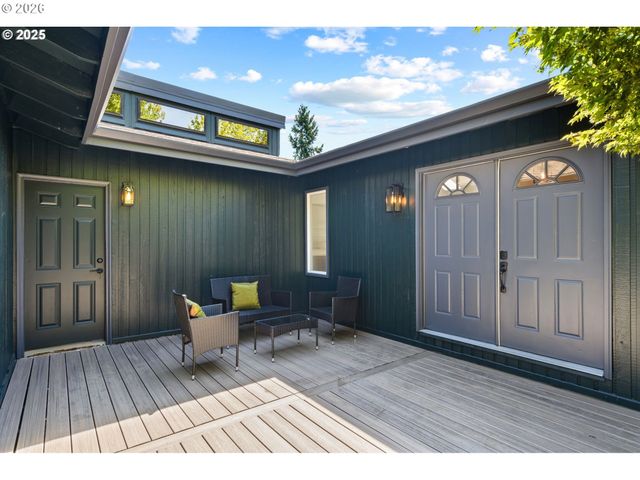 2 FALSTAFF St, Lake Oswego, OR 97035