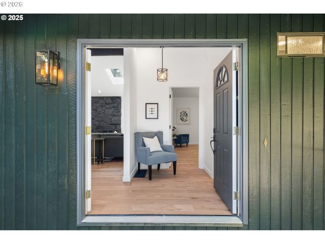 2 FALSTAFF St, Lake Oswego, OR 97035