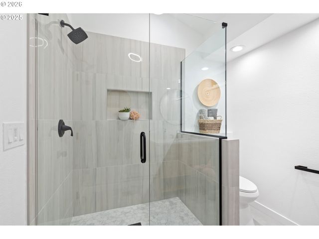 2 FALSTAFF St, Lake Oswego, OR 97035