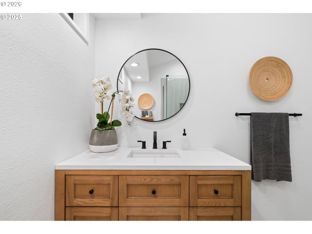 2 FALSTAFF St, Lake Oswego, OR 97035