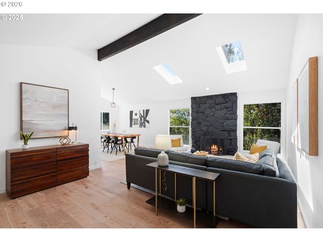 2 FALSTAFF St, Lake Oswego, OR 97035