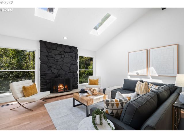 2 FALSTAFF St, Lake Oswego, OR 97035