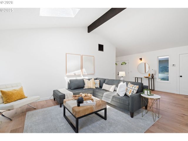 2 FALSTAFF St, Lake Oswego, OR 97035