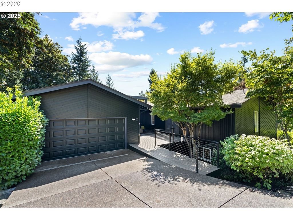 2 FALSTAFF St, Lake Oswego, OR 97035