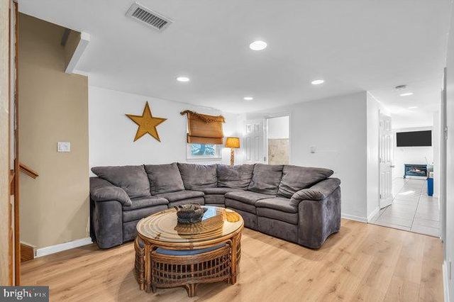 5 E VIRGINIA AVE, Long Beach Township, NJ 08008