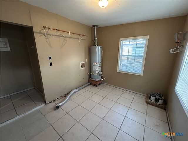 705 E Hiller, Victoria, TX 77901