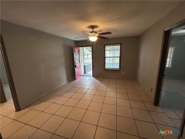 705 E Hiller, Victoria, TX 77901