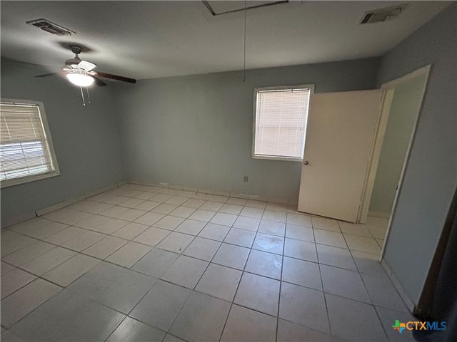 705 E Hiller, Victoria, TX 77901