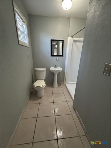 705 E Hiller, Victoria, TX 77901