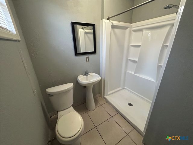 705 E Hiller, Victoria, TX 77901