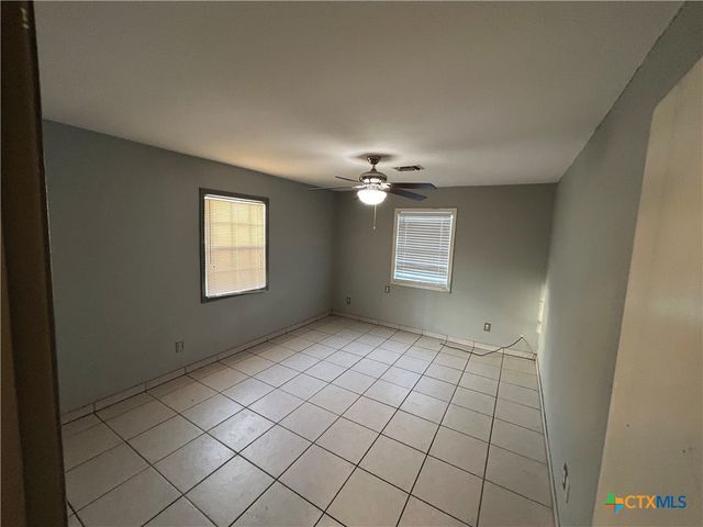 705 E Hiller, Victoria, TX 77901