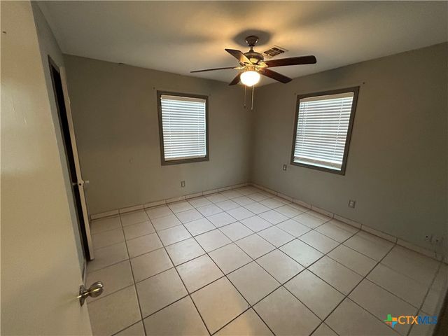 705 E Hiller, Victoria, TX 77901