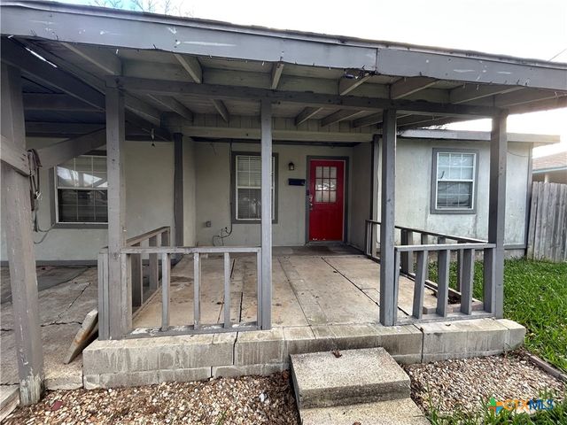 705 E Hiller, Victoria, TX 77901