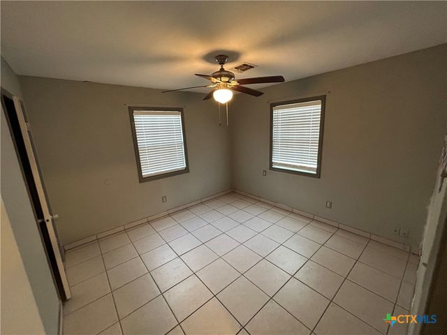 705 E Hiller, Victoria, TX 77901