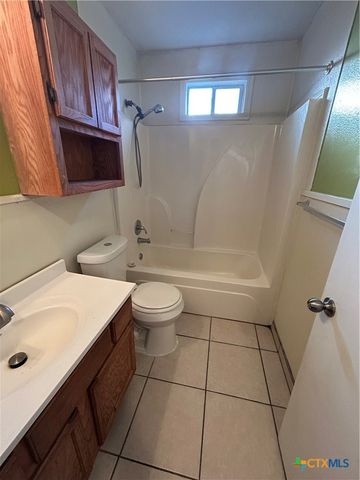 705 E Hiller, Victoria, TX 77901