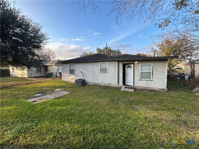 705 E Hiller, Victoria, TX 77901