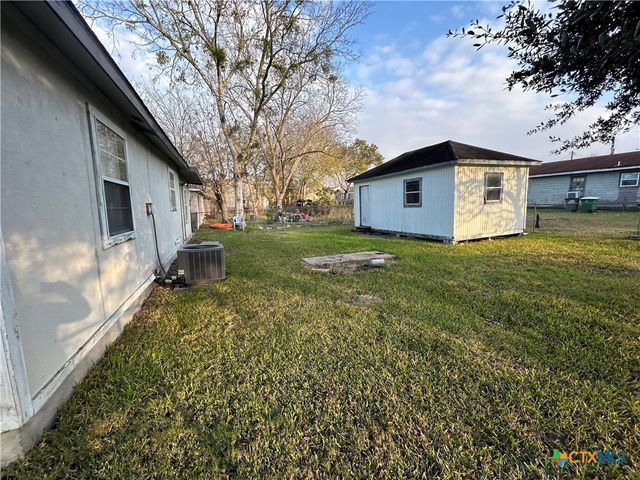 705 E Hiller, Victoria, TX 77901