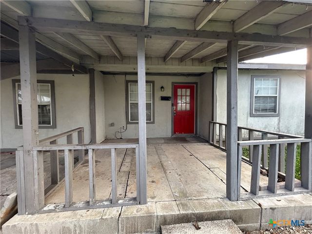 705 E Hiller, Victoria, TX 77901