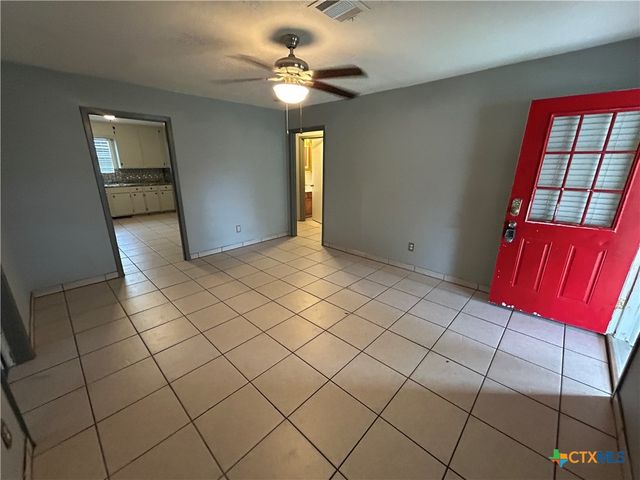 705 E Hiller, Victoria, TX 77901