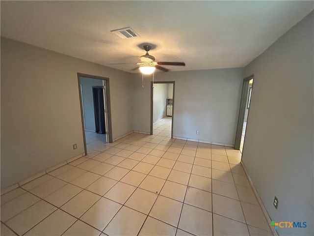 705 E Hiller, Victoria, TX 77901