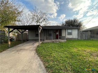 705 E Hiller, Victoria, TX 77901