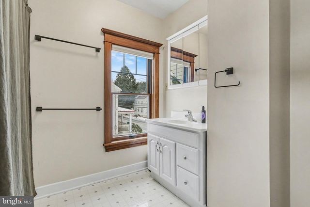 1656 MAIN ST, Mechanicsburg, PA 17055