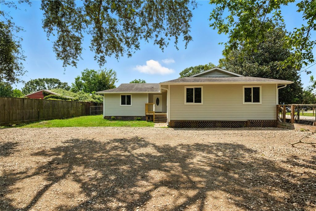 3820 Kansas Street, Fresno, TX 77545