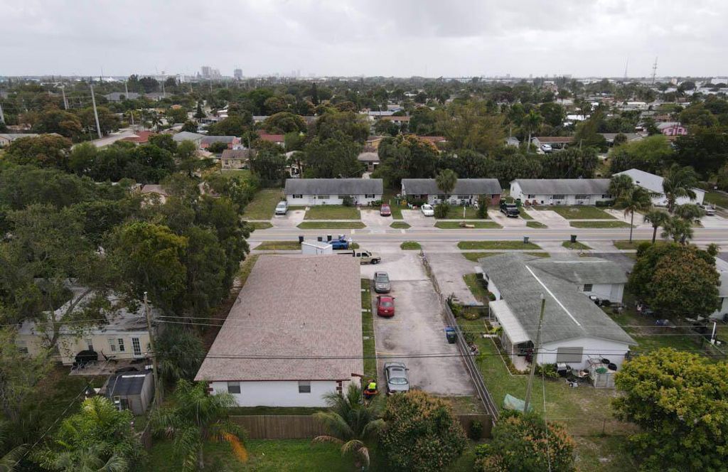 327 Silver Beach Road 3, Lake Park, FL 33403