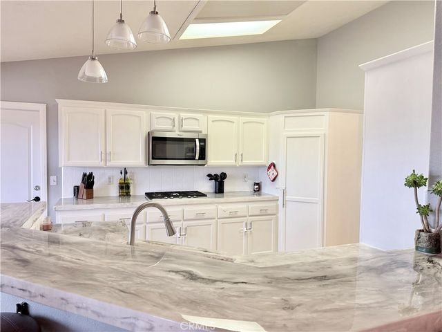 7915 Outpost Road, Oak Hills, CA 92344