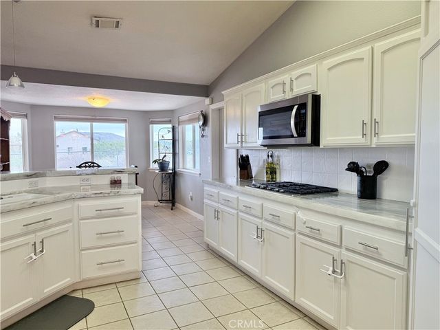 7915 Outpost Road, Oak Hills, CA 92344