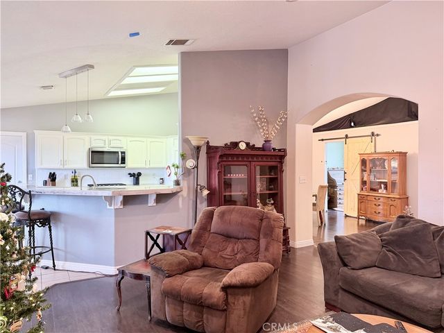 7915 Outpost Road, Oak Hills, CA 92344