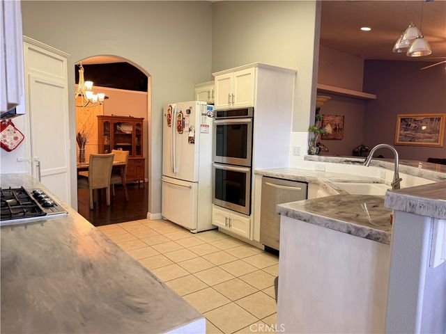 7915 Outpost Road, Oak Hills, CA 92344